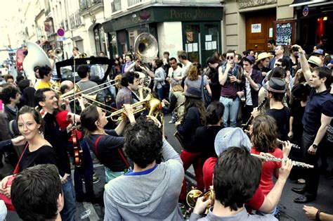 Fête de la Musique 2019: Niemiecki wirtuoz flauty poprzecznej porywa publiczność w Paryżu!